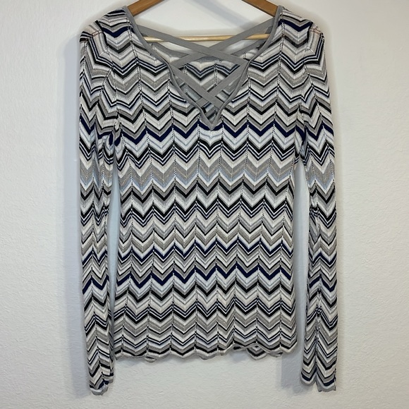 White House Black Market ZigZag Cross-Back White, Blue, Gray Sweater in Medium - Picture 7 of 16